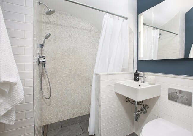 Foto del edificio - 313 W Fourth St