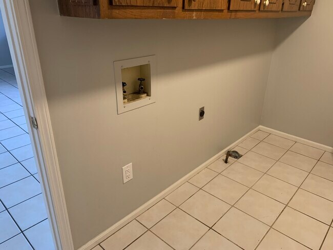 Building Photo - 28 Barfield Cove