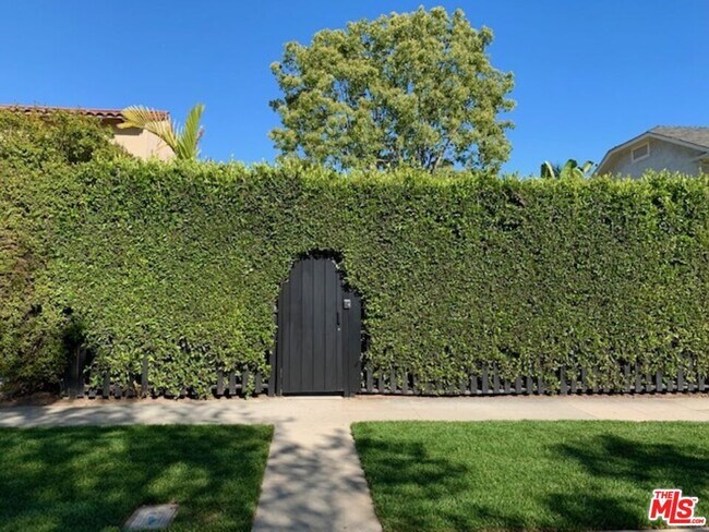 Foto del edificio - 1244 S Sycamore Ave