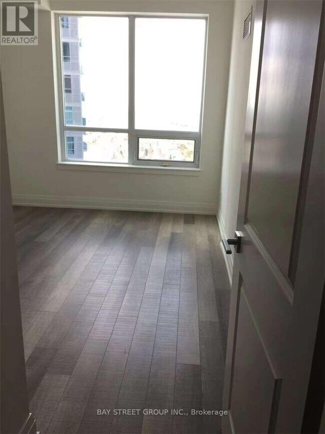 Photo du bâtiment - 7165-7165 Yonge St