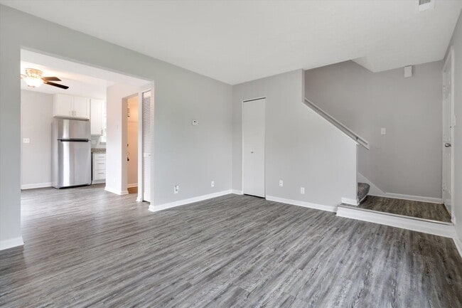 Building Photo - Two bedroom townhome, bath and half washer and dryer