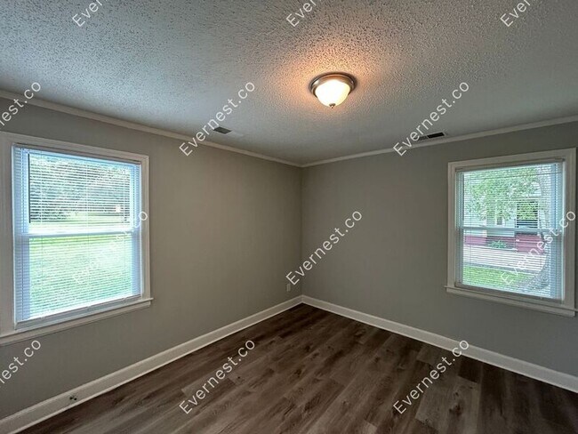 Foto del edificio - 4858 Auburn Rd