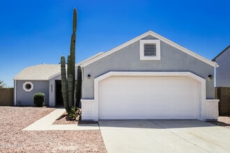 Building Photo - 6053 W Maui Ln