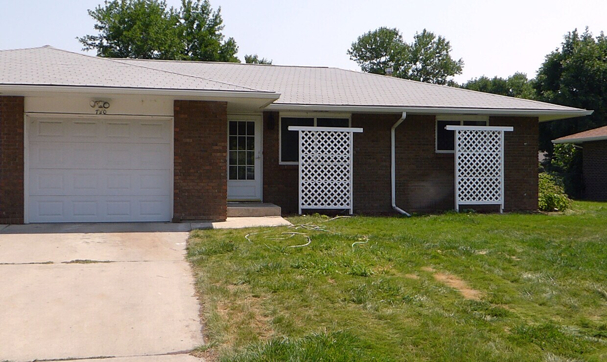 Primary Photo - 720 Dawn Ave