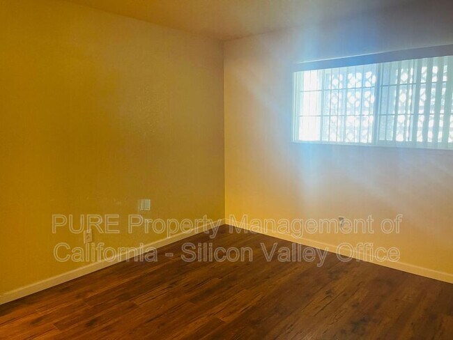 Building Photo - 4658 W Campbell Ave