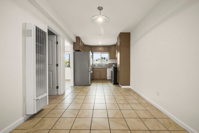 Building Photo - 5161 Sunset Blvd