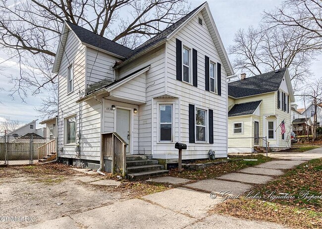 Building Photo - 1038 3rd St NW