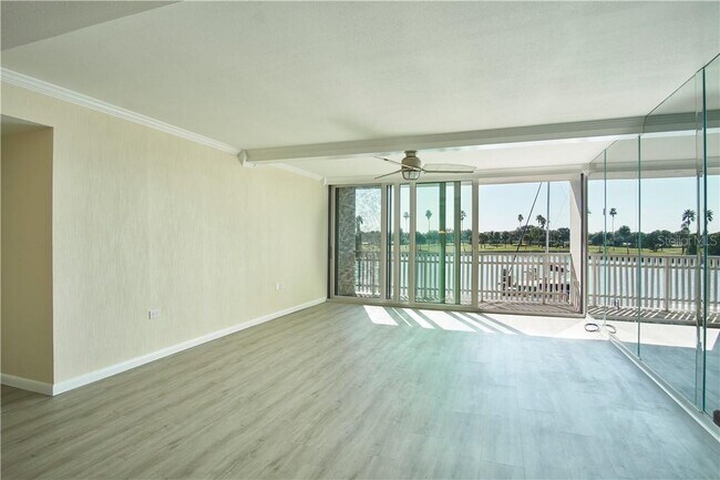 Living area views - 450 Treasure Island Cswy