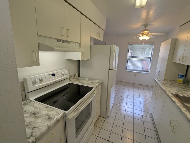 Foto del edificio - 3600 SW 23rd St