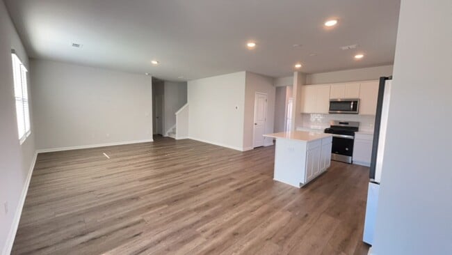 Building Photo - Stunning 5 Bedroom Home in Cane Bay