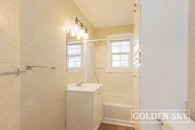 Foto del edificio - 4613 S Madison St