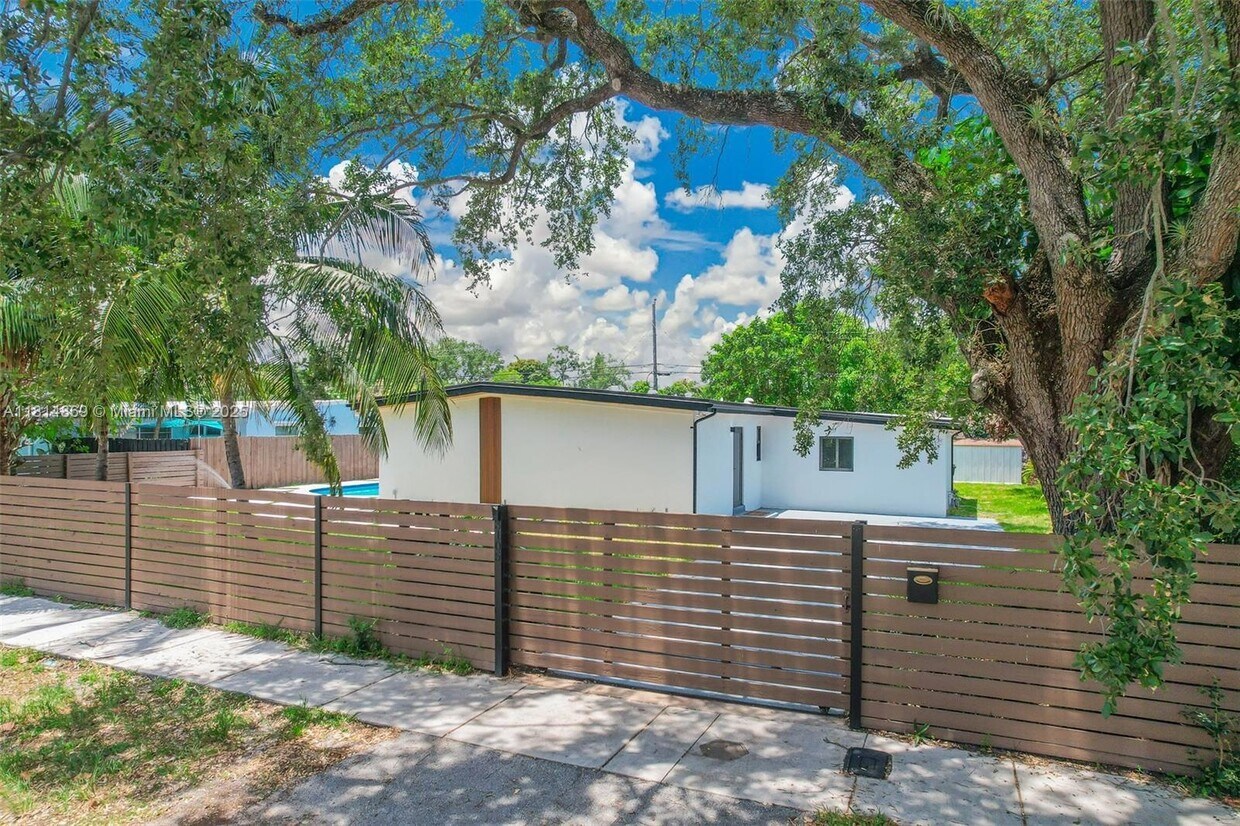 Foto principal - 3105 SW 16th St