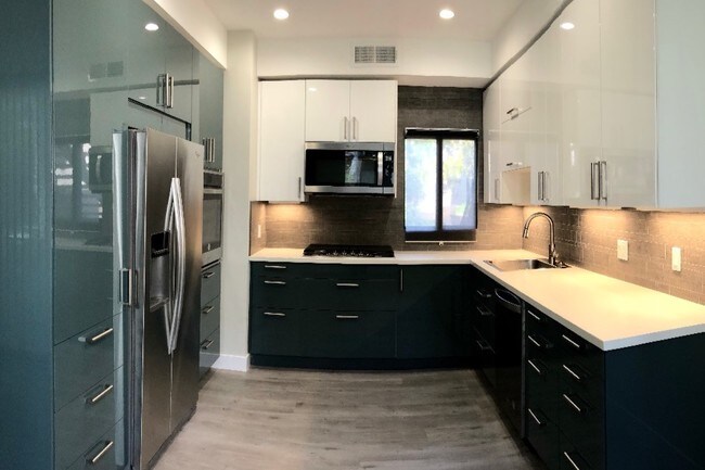 Kitchen - 8701 Falmouth Ave