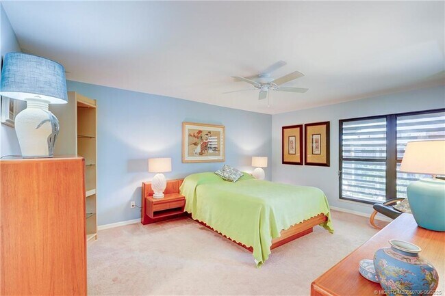 Foto del edificio - 166 SE St Lucie Blvd