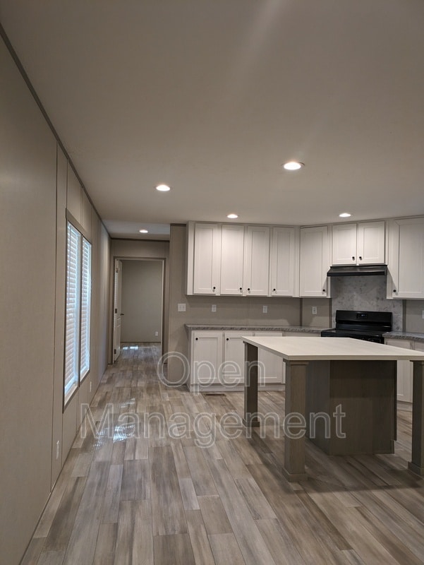 Foto del edificio - 4950 W Farm Rd 156