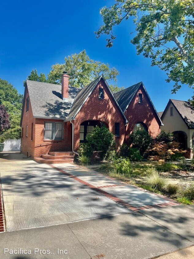 Foto principal - 3 br, 2 bath House - 701 48th Street