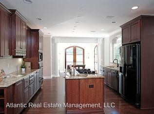 Foto del edificio - 1008 Oak Creek Rd