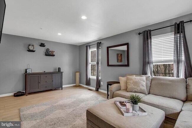 Foto del edificio - 8700 Jarwood Rd