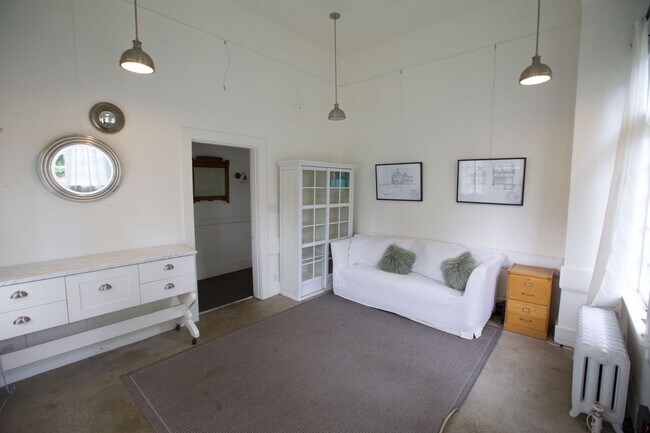 Foto del edificio - Converted Early 20th Century Firehouse