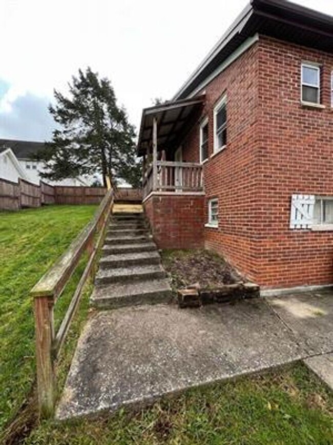 Building Photo - 60 W Lincoln Buckhannon, WV