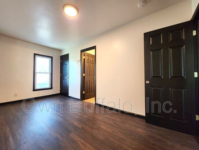Building Photo - 444 Parkdale Ave