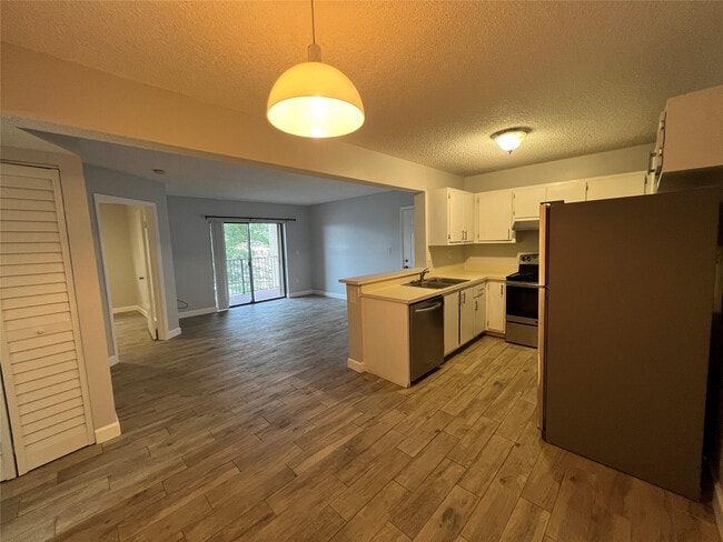 Foto del edificio - 400 Palm Cir W