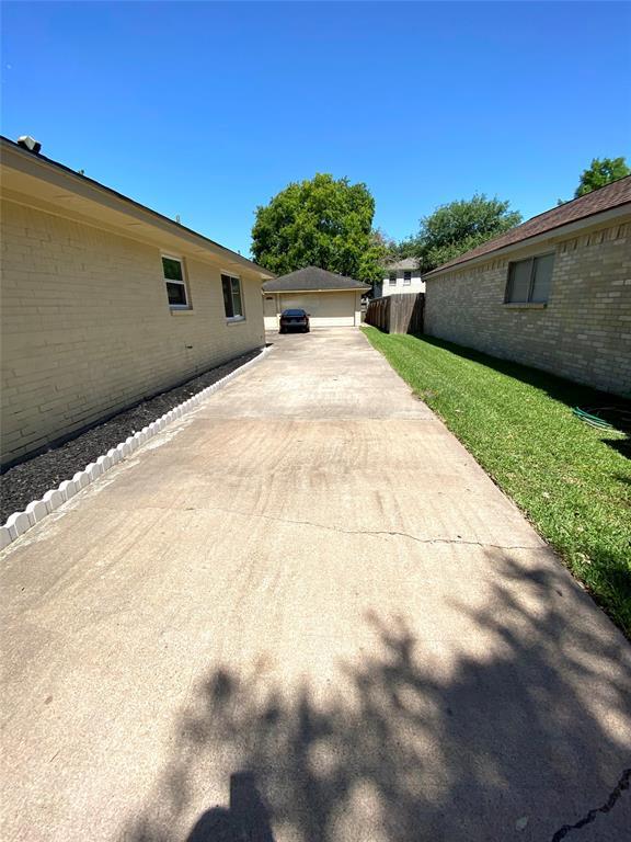 Building Photo - 2706 Woodcreek Dr