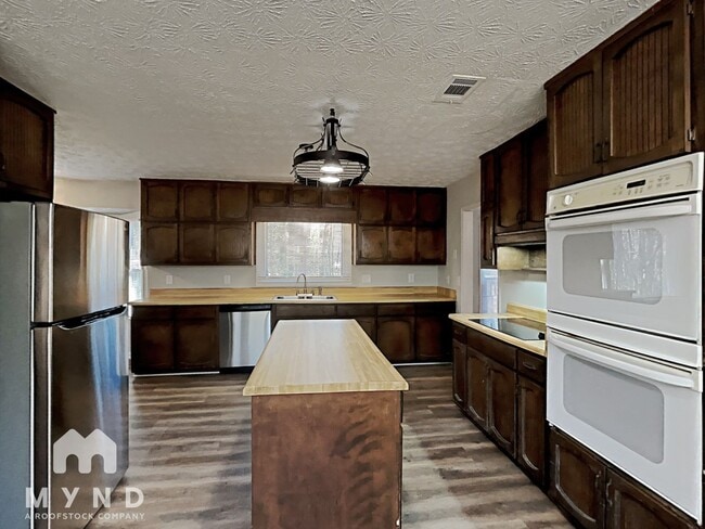 Building Photo - 610 Ponderosa Ct
