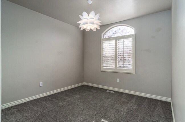 Foto del edificio - 13141 S Woods Park Dr