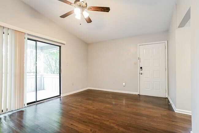 Building Photo - 1712 Hunters Trail