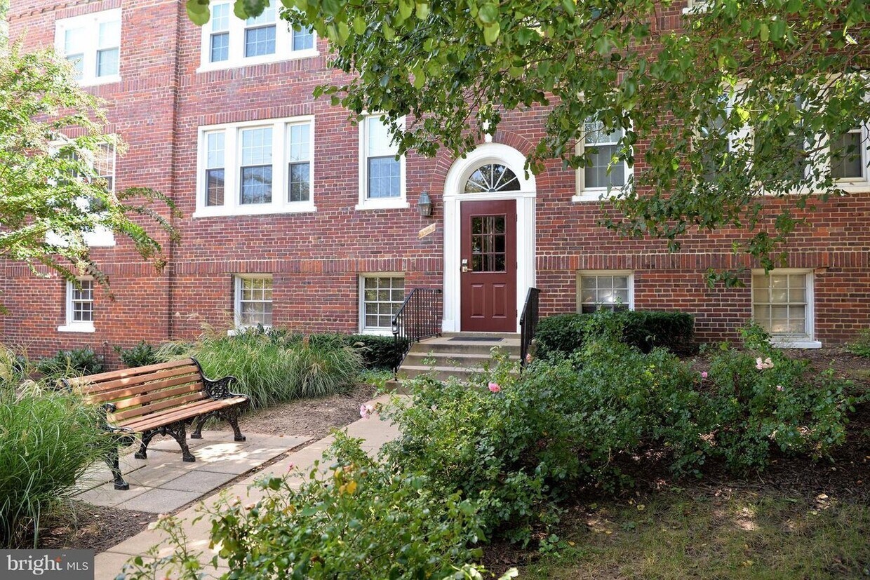 Photo - 1904 Key Blvd (Arlington, VA)