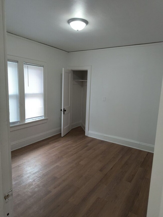Building Photo - Ideal Home in Sherman Park! Seeking someth...