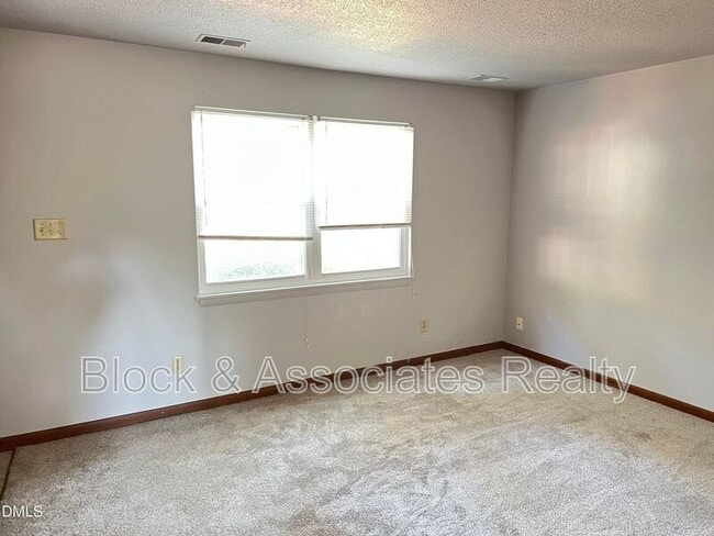 Building Photo - 4401 Bleeker Ct