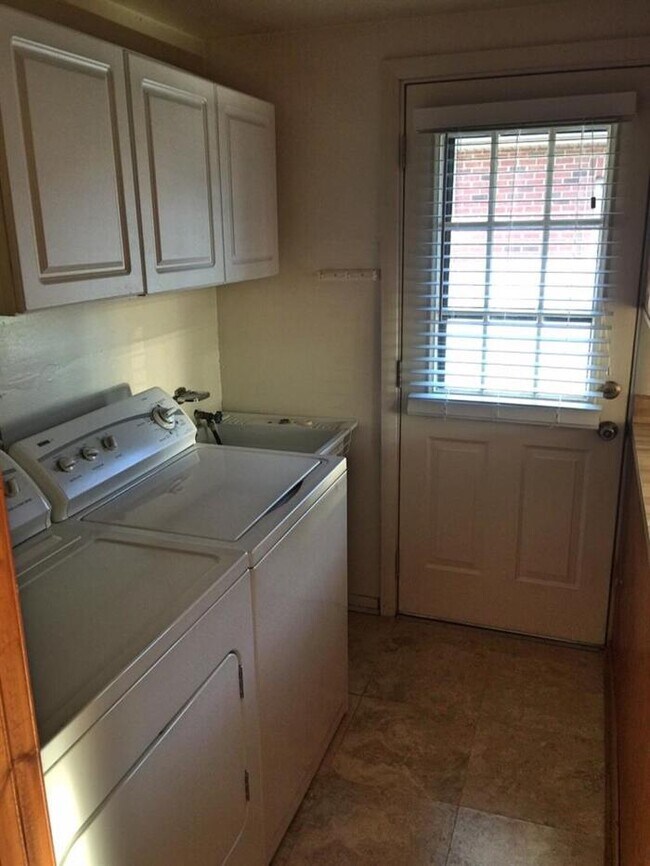 Foto del edificio - 10721 South Natchez Avenue, Worth, IL, 60482