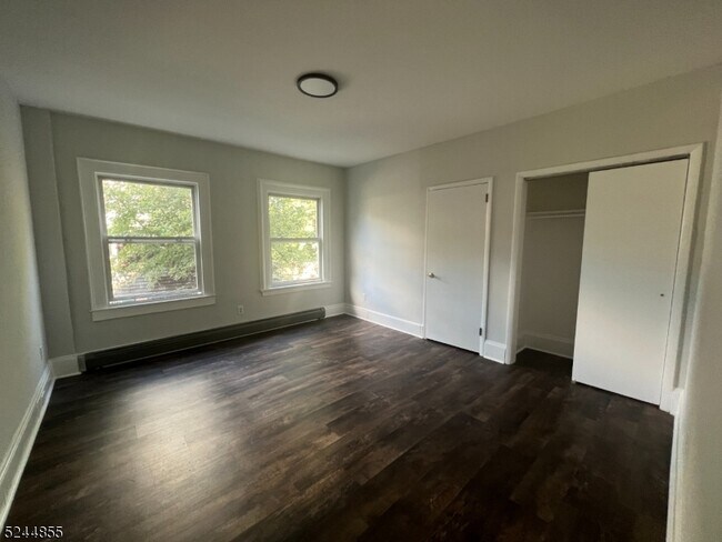 Building Photo - 44 Gates Ave