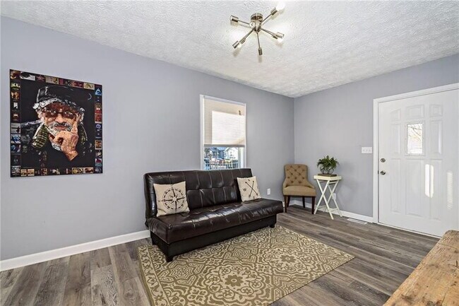Foto del edificio - SOUTH BROAD RIPPLE 2 BEDROOM W/BASEMENT RECENTLY UPDATED