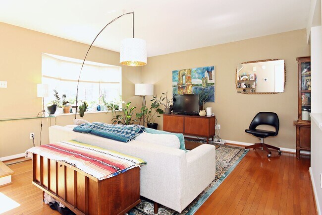 Foto del edificio - Pet-Friendly Duplex With Fenced Yard