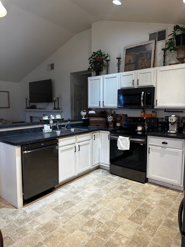 Foto del edificio - 2150 Redbud Ln
