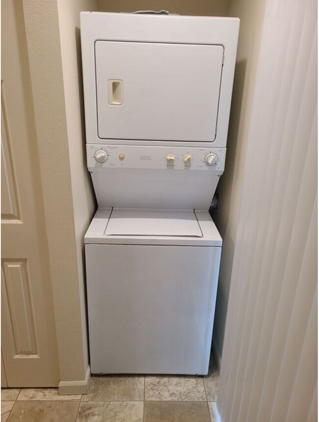 Building Photo - 14755 W Hidden Creek Ct