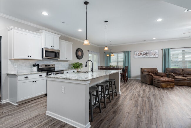 Building Photo - 135 White Rock Dr