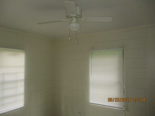 Building Photo - 806 Dorsett Ave
