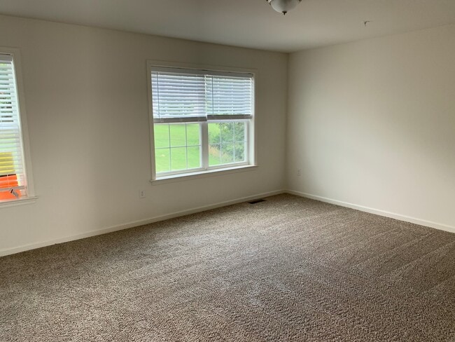 Building Photo - Coming Soon - Spacious 3 bedroom with atta...
