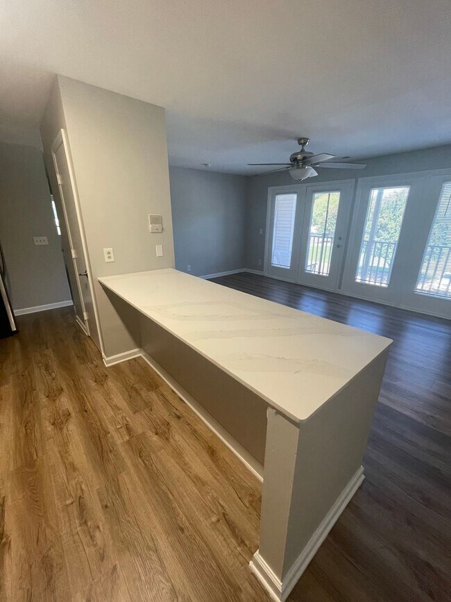 Foto del edificio - Must see this adorable 2 Bedroom, 2 bath condo on the 2nd floor in the RoseCroft community