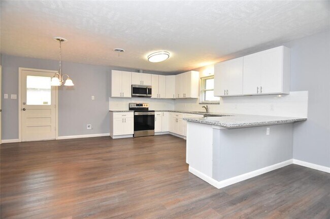 Building Photo - 415 Willow Ln
