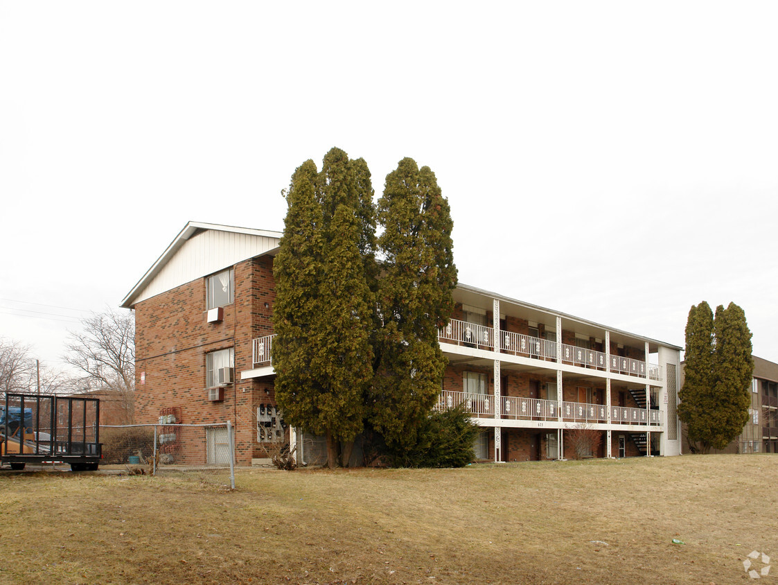 Building Photo - 675 Kingsford Rd