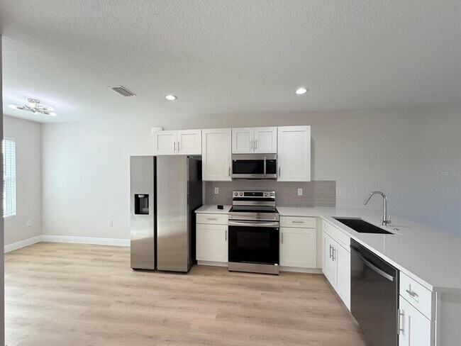 Foto del edificio - 10336 Pendleton Ave