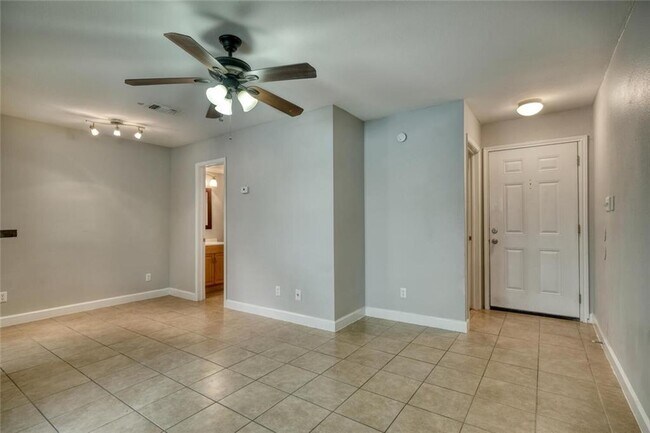 Foto del edificio - 2500 Burleson Rd