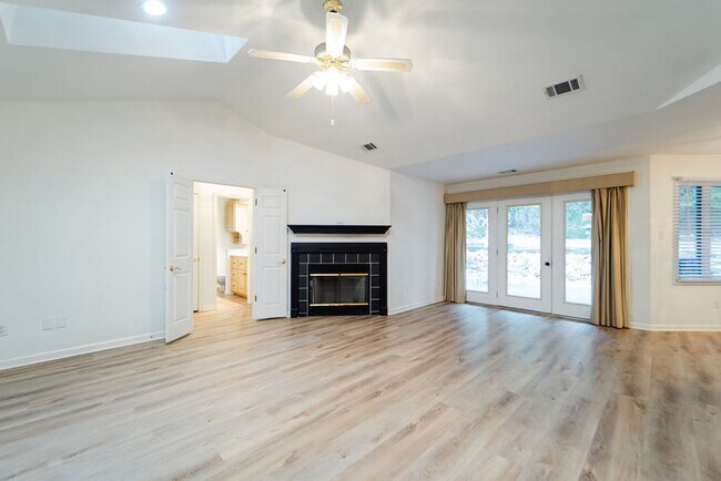 Foto del edificio - Charming, 3 Bedroom, 2 Bath. With wonderful outdoor living space