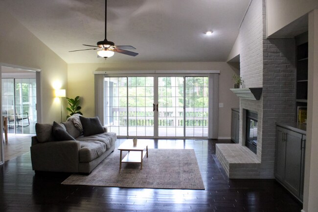 Building Photo - 722 Chelsea Dr