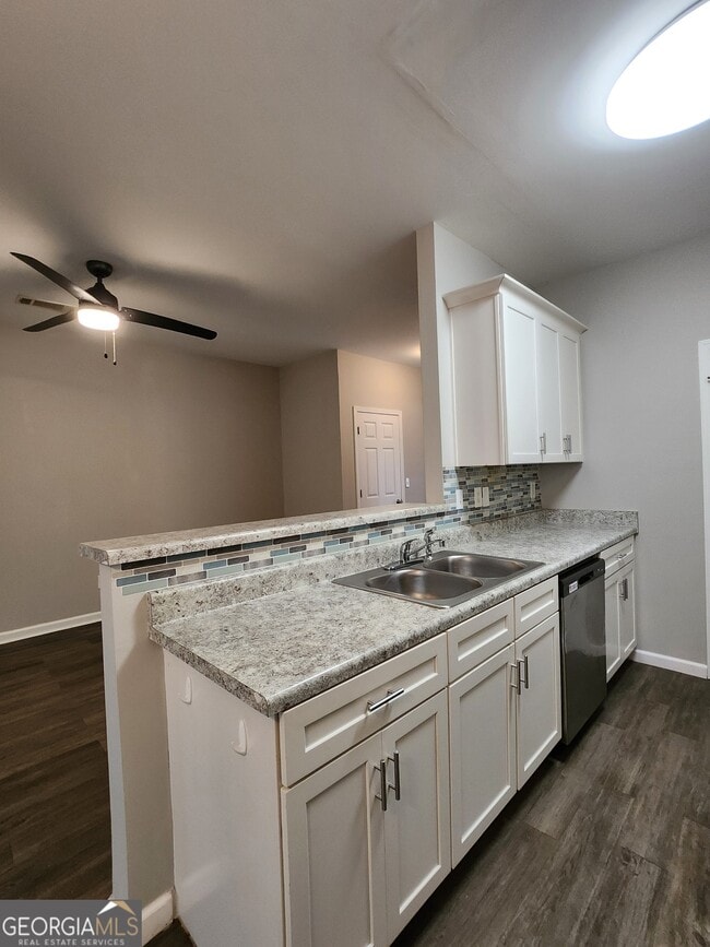 Building Photo - 285 Brookview Dr